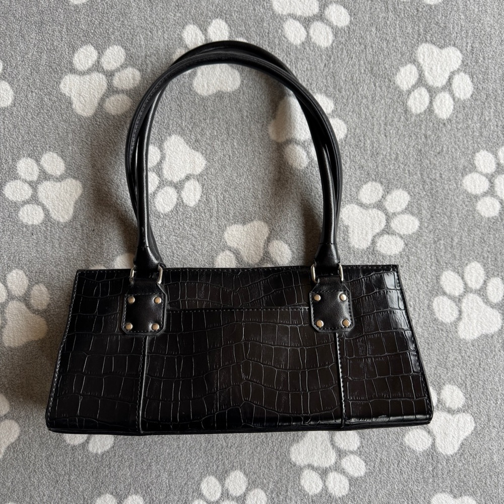 Handbag with Silver Heart Hardware - Picture 2 of 12